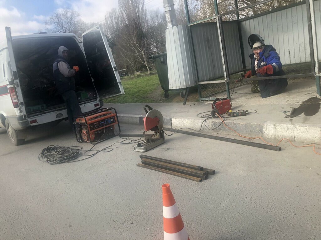 V Inkermane provoditsya tekushij remont kontejnernyh ploshadok p19406